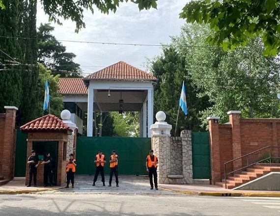 ATE denunció que el Gobierno nacional reglamentó una línea de crédito con el BID por más de 800 millones de dólares con distintos objetivos, de los cuales 300 estarían destinados a solventar los costos de los retiros voluntarios.