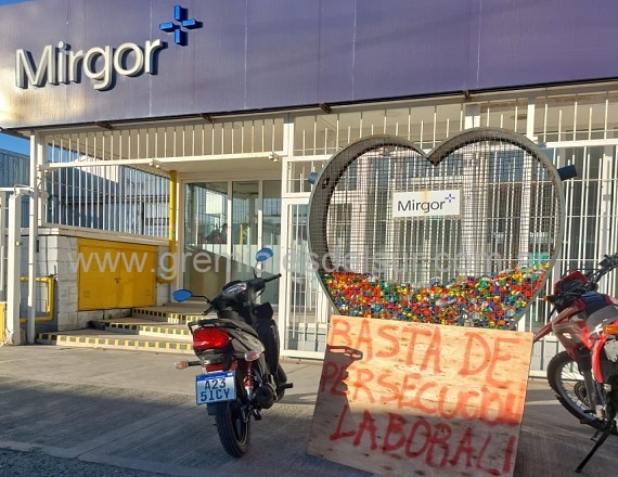 Claramente el accionar inhumano de Mirgor ejerciendo persecución laboral, amenazas, y presión psicológica a los trabajadores, no va a cesar, ya que el objetivo empresarial es seguir reduciendo la planta de trabajadores.