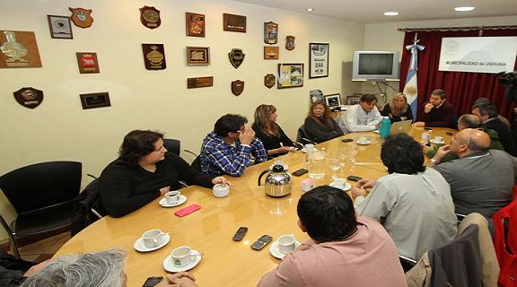 Gremios municipales de Ushuaia acordaron aumento salarial