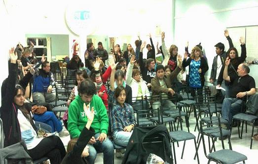 Los docentes fueguinos realizan asambleas en toda la provincia. Foto de archivo 