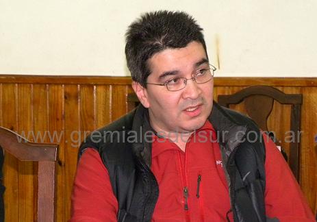 Raúl Arce (foto) cuestinó al Gobierno por restringir el uso de licencia de invierno. Foto de archivo