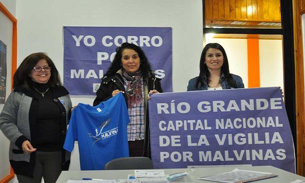 Nadia Aguero (ctro.) y el apoyo de UTEDYC