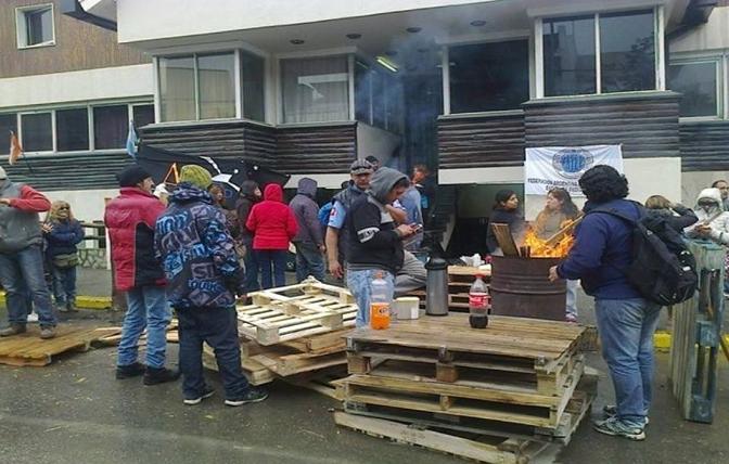 SIPROSA Y SUTEF se solidarizaron los trabajadores estatales que están de paro