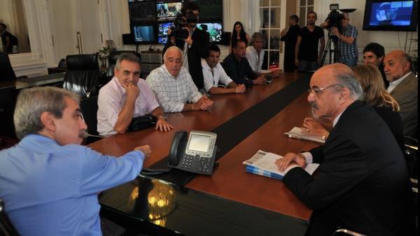 El Gobierno nacional intenta desactivar el paro del transporte anunciado para fin de marzo