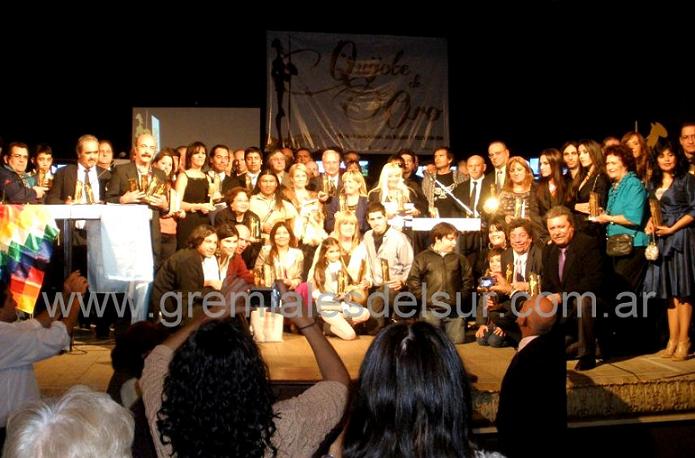 La mayoría de los participantes del premio QUIJOTE DE ORO 2012, luego de la premiación
