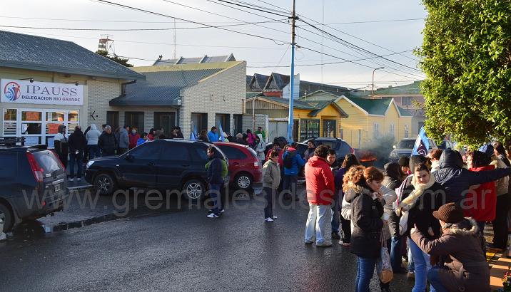 Los docentes fueguinos continúan con la retención de servicios