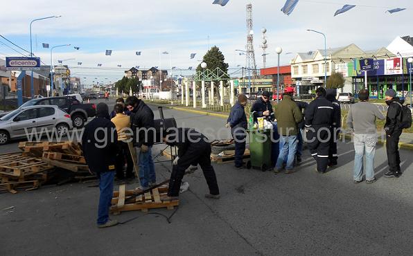 Trabajadores de Camuzzi protestando en Río Grande (foto de archivo) 