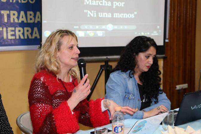Las Periodistas Gabriel Bersier y Lorena Uribe disertaron en el encuentro de mujeres 