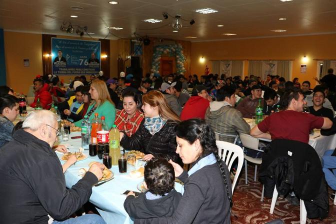 La familia de Camioneros compartió una cena con Pedro Velázquez  