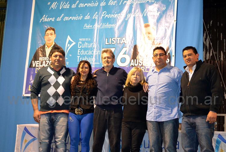 Pedro Velázquez y Luis Augsburger junto al resto de los candidatos de la Lista Nº 76