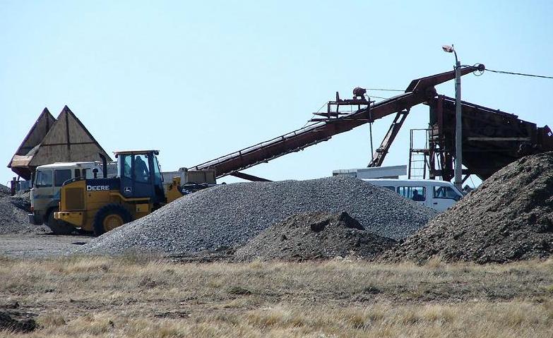 La UOCRA cuestionó la decisión adoptada desde el Gobierno que dispuso el cierre de las canteras que funcionan en la costa de Río Grande