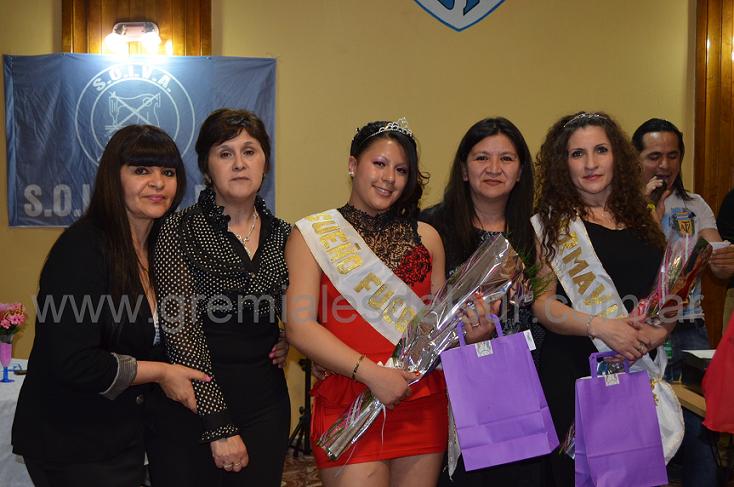 Alejandra Zustovich (segunda de izquierda a derecha), Secretaria General de SOIVA Tierra del Fuego  