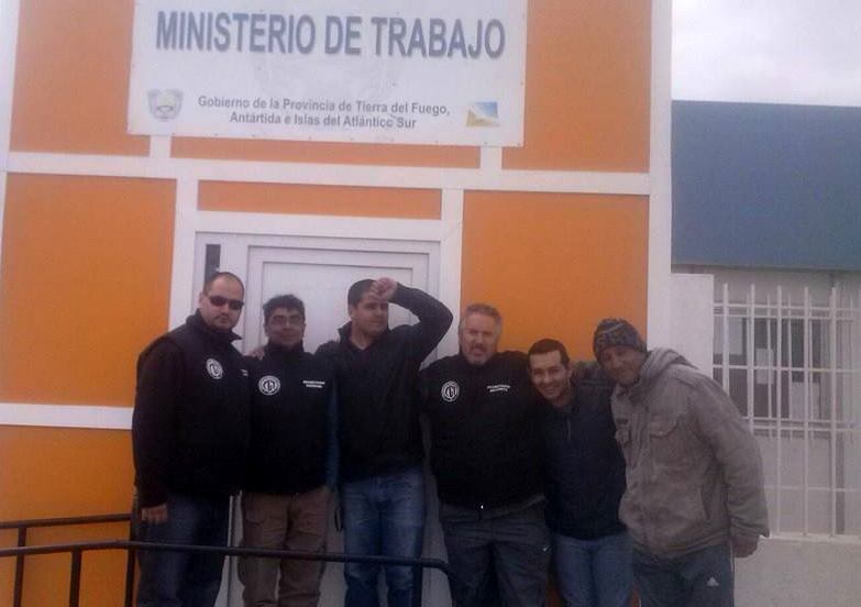 Dirigentes nacionales de SUTCAPRA estuvieron en Río Grande y firmaron un  acuerdo con una de las empresas del sector