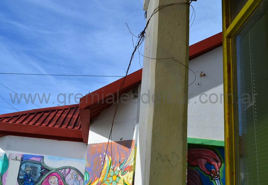 Enfermeros del Hospital de Río Grande denunciaron el desarme y el robo de la carpa que se había instalado al costado del acceso al nosocomio.