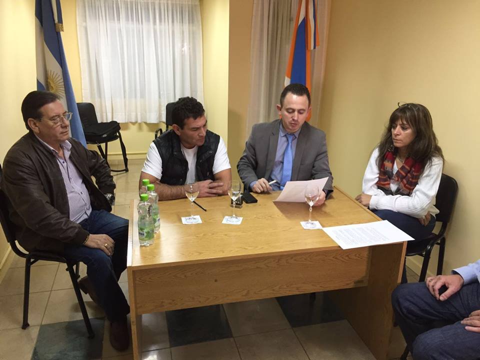 Dirigentes de UPCN firmaron un acta con el Ministro Díaz. 