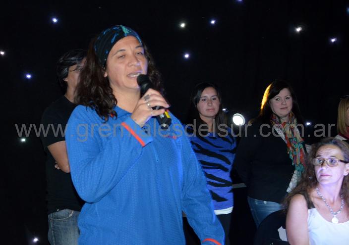 Verónica Andino, Secretaria Adjunta provincial del SUTEF, fue la responsable de abrir y cerrar la charla debate.