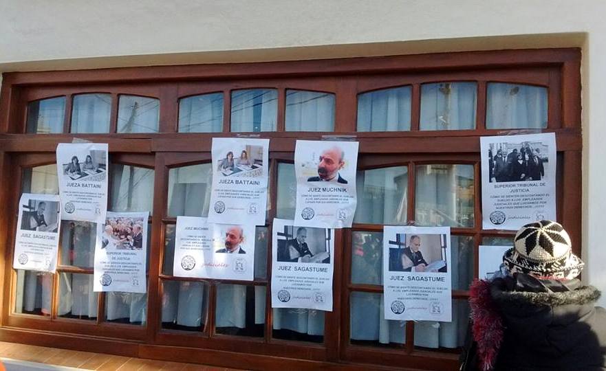 Judiciales instalaron una carpa frente a la sede del Superior Tribunal de Justicia.