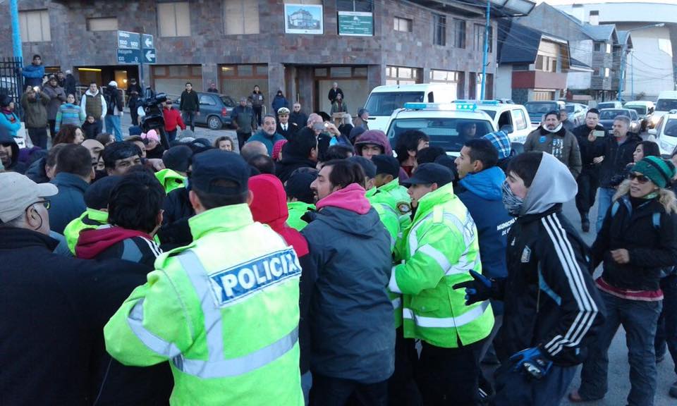 Los hechos sucedieron tras finalizar el acto por el aniversario del hundimiento del Crucero General Belgrano.
