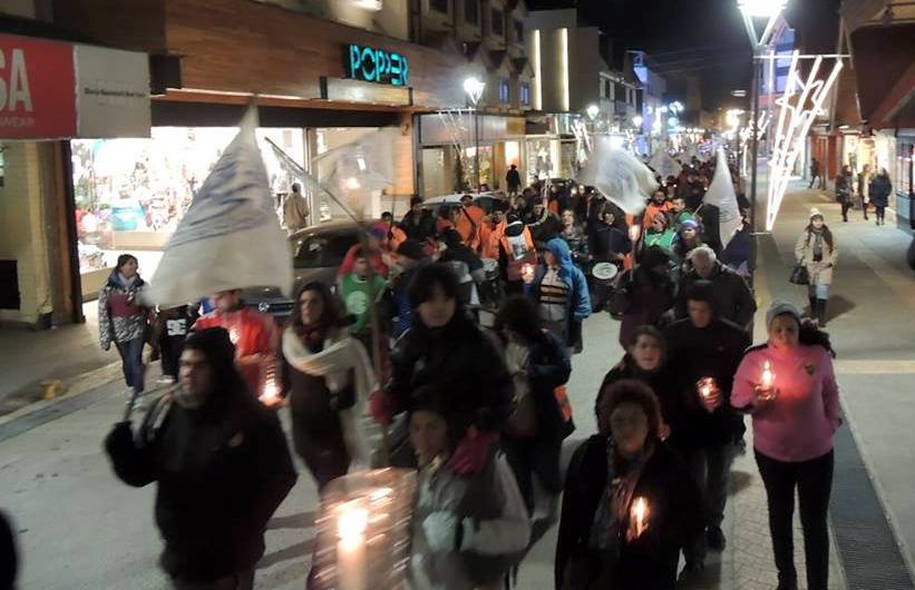 La marcha en Ushuaia fue una rotunda respuesta a Bertone que en la semana había tildado al reclamo de los estatales como de “un grupo minúsculo”.