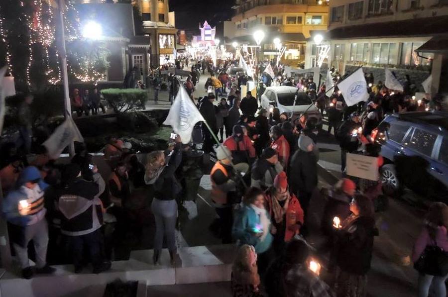 La marcha en Ushuaia fue una rotunda respuesta a Bertone que en la semana había tildado al reclamo de los estatales como de “un grupo minúsculo”.