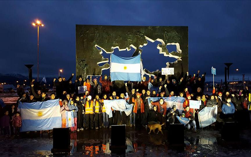 En Ushuaia se realizó un acto contra la posible instalación de una base estadounidense en la provincia de Tierra del Fuego.