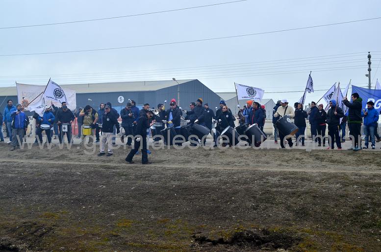 Los metalúrgicos de Río Grande conmemoraron su día con movilizaciones y un acto frente a la empresa Brightstar. 
