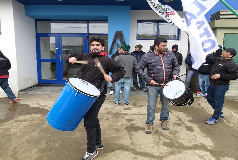 La UOYEP se manifestó para reclamar categorías para empleados de la firma Acsur. 